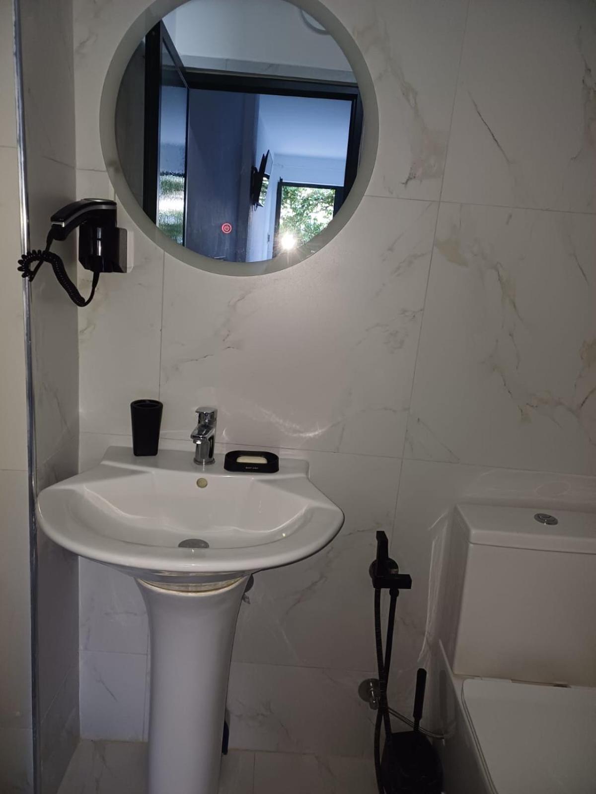Arben Apartment Durres Bagian luar foto